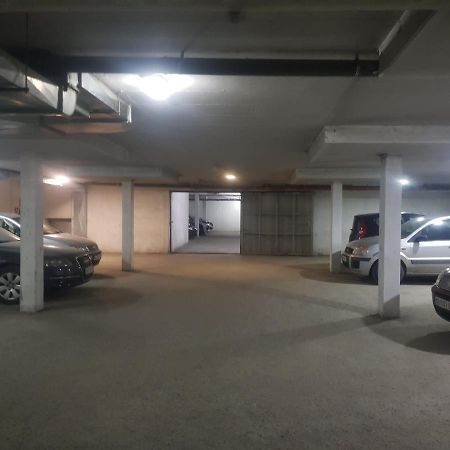 Rajiceva 5- Apartman Sa Prostranom Terasom I Garaznim Mestom كراغوييفاك المظهر الخارجي الصورة