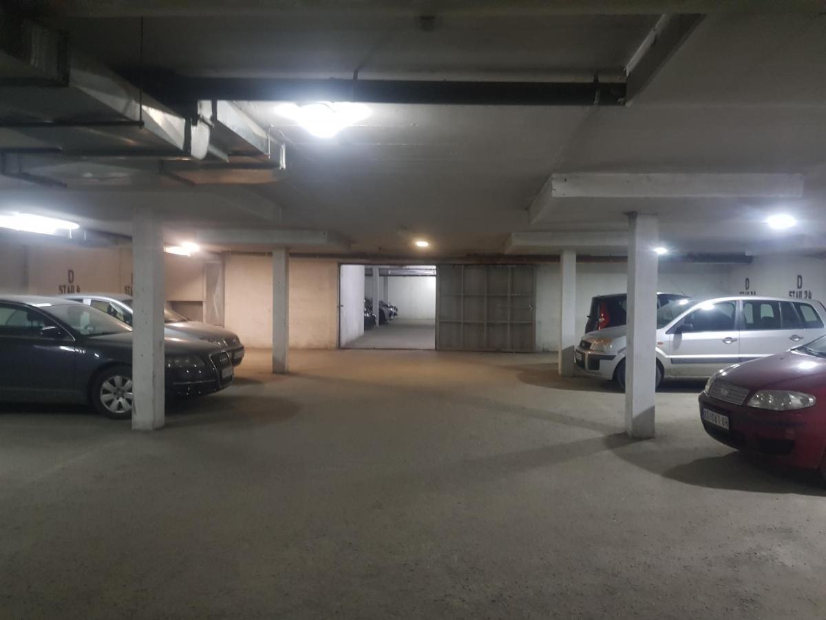 Rajiceva 5- Apartman Sa Prostranom Terasom I Garaznim Mestom كراغوييفاك المظهر الخارجي الصورة